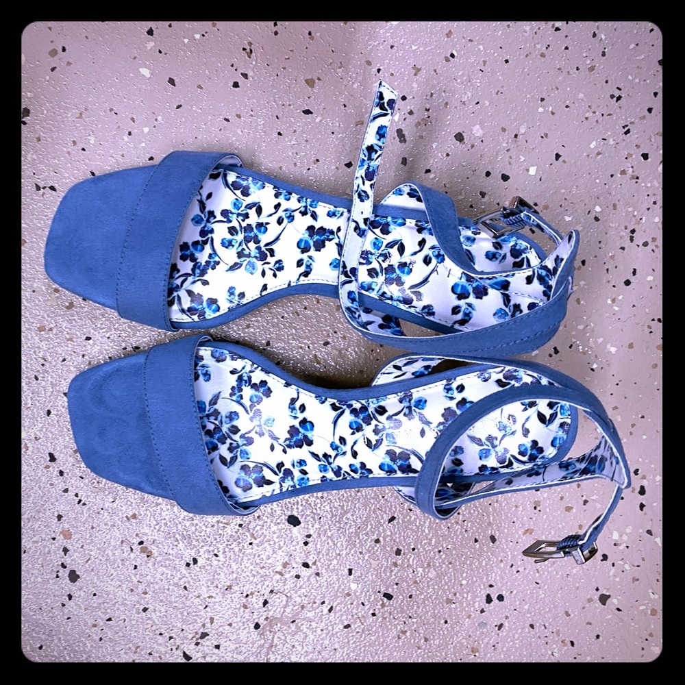 Kelly & Katie blue sandal - brand new